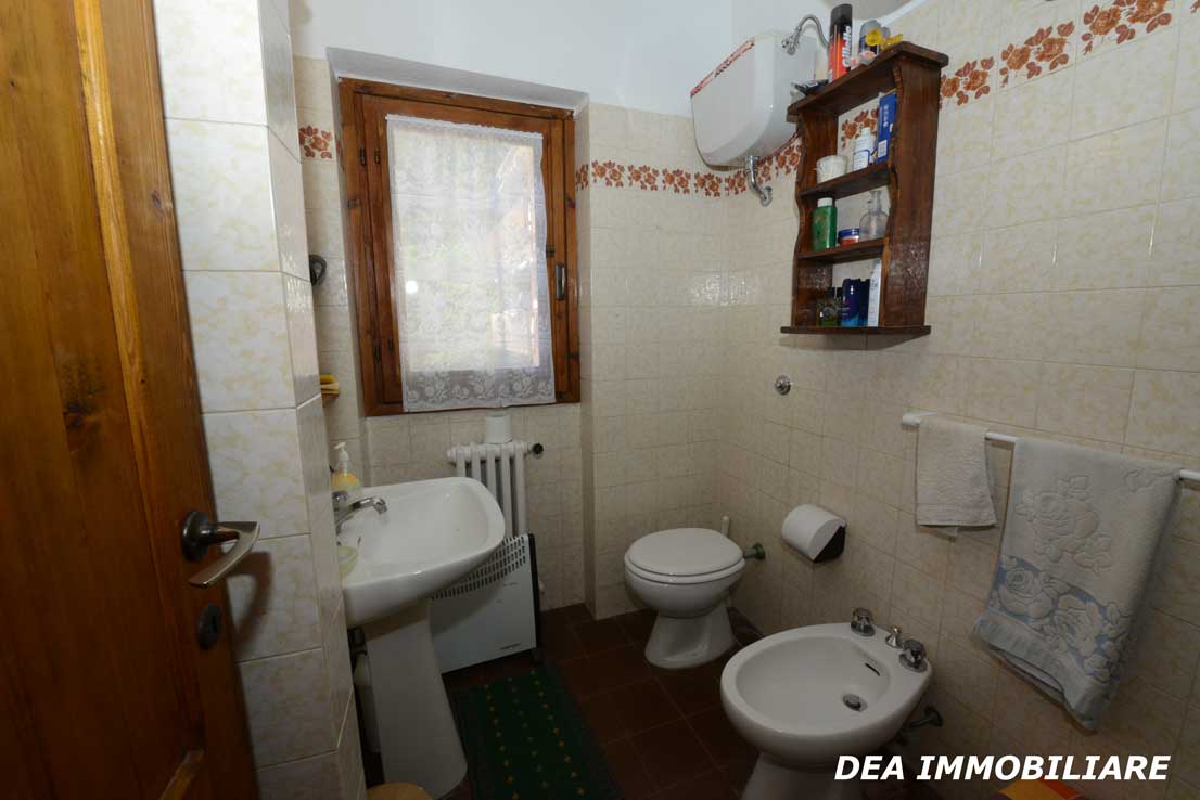 Servizio-con-doccia-appartamento-residence-poggio-dei-pini