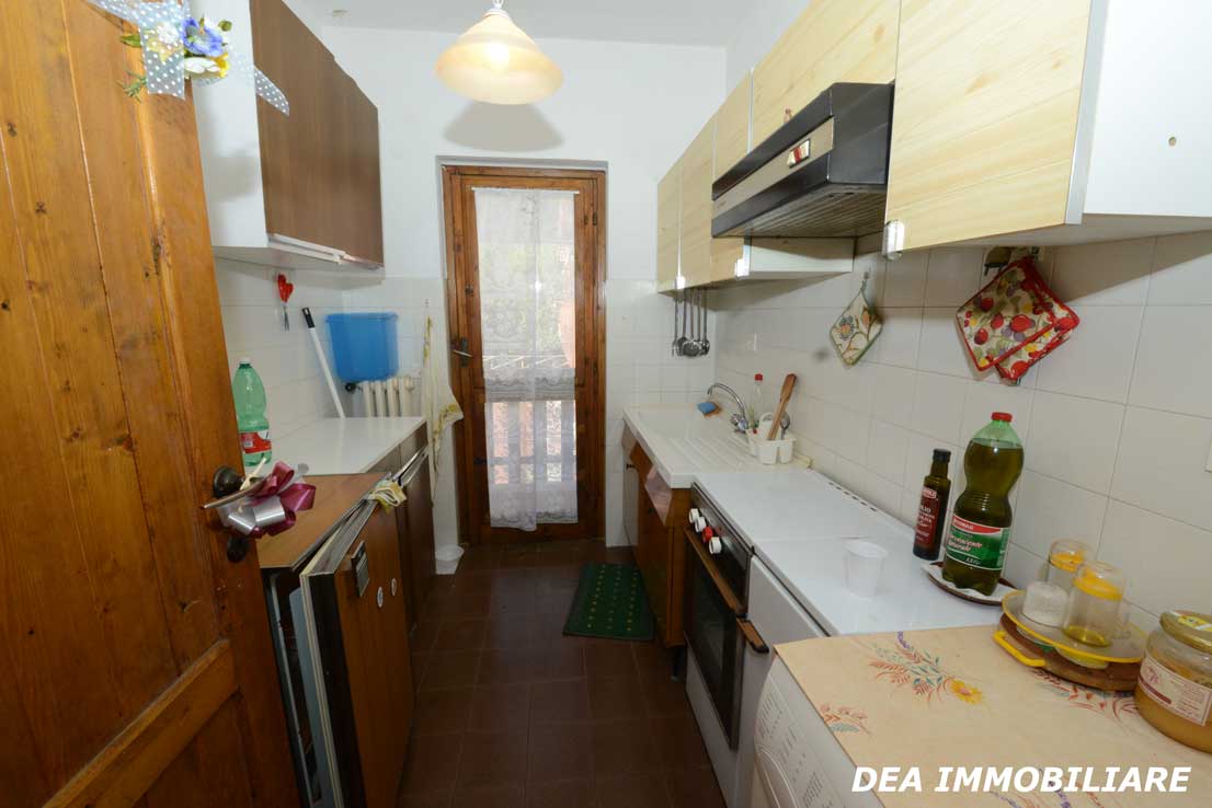 Cucina-appartamento-residence-poggio-dei-pini
