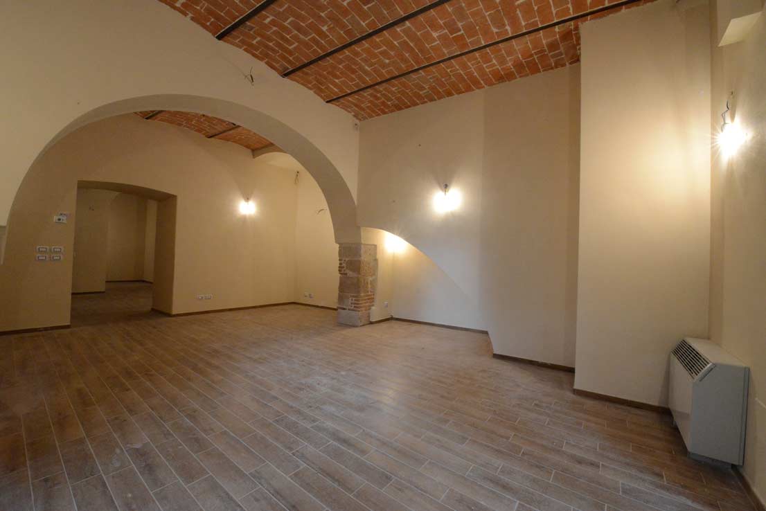 Sala-locale-commerciale-rocca-di-mezzo