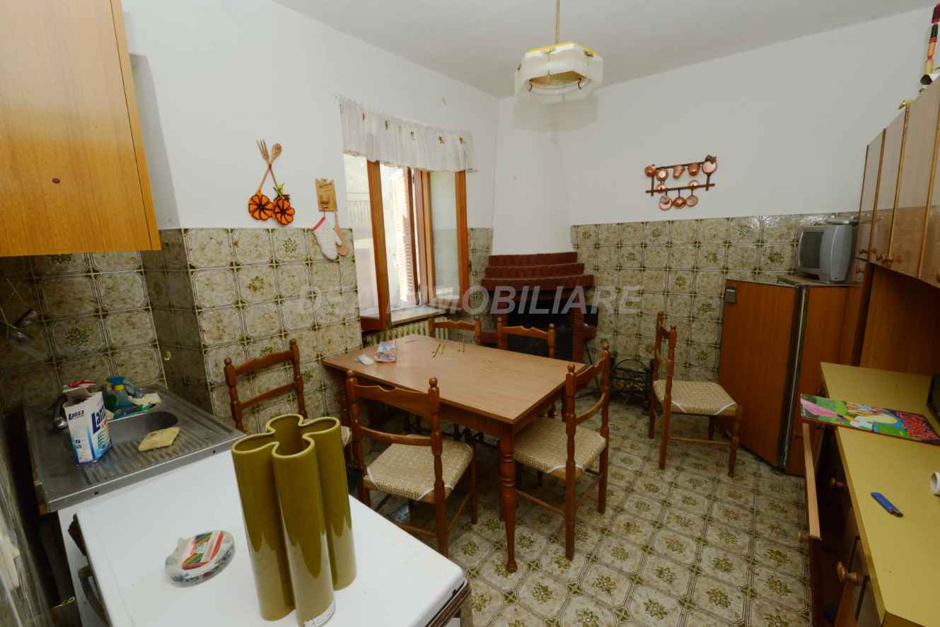 milanetti-cucina Rovere casa indipendente con giardino