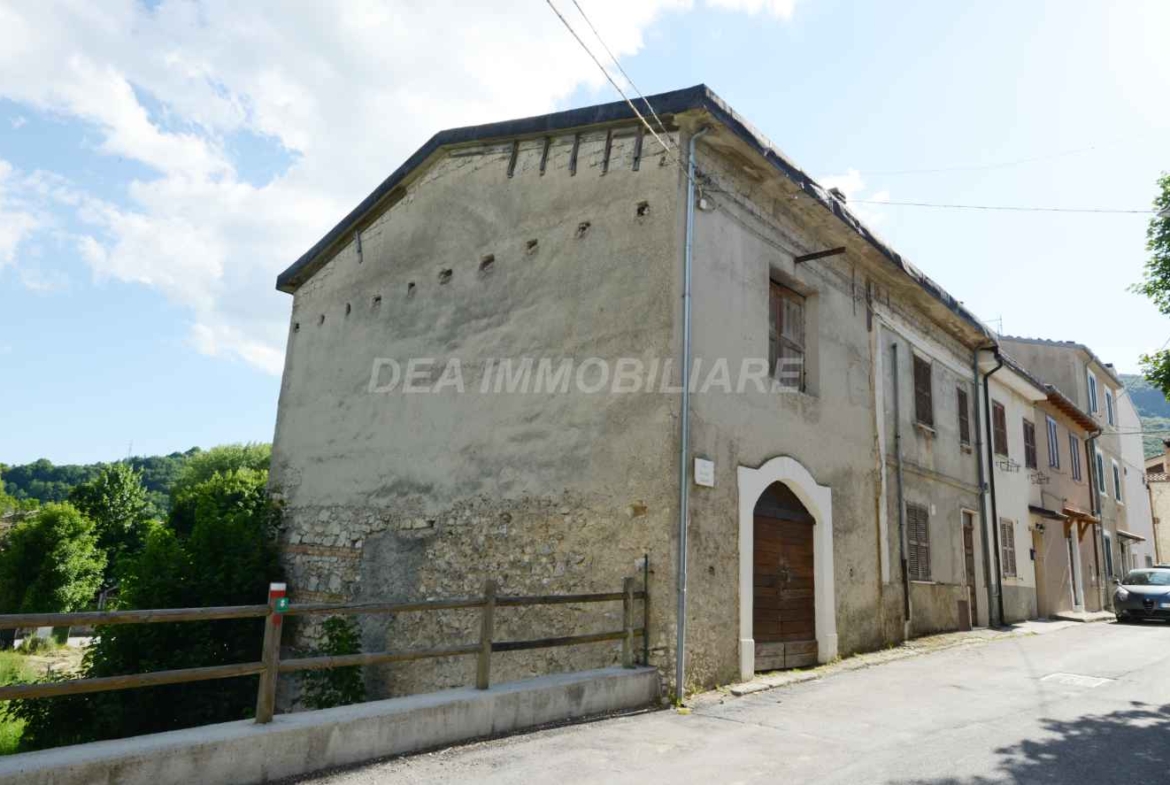 Rovere casa indipendente con giardino