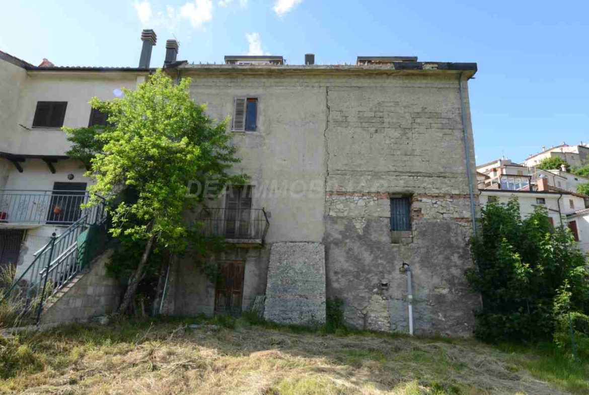 Rovere casa indipendente con giardino