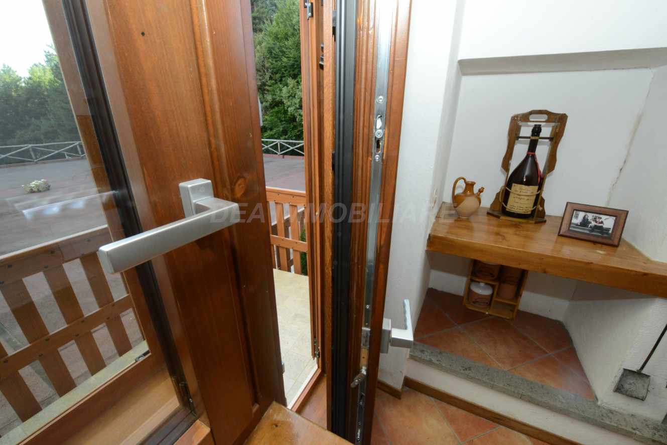 poggio_dei_pini_d_particolare_finestra Ovindoli bilocale nel Residence Poggio dei Pini