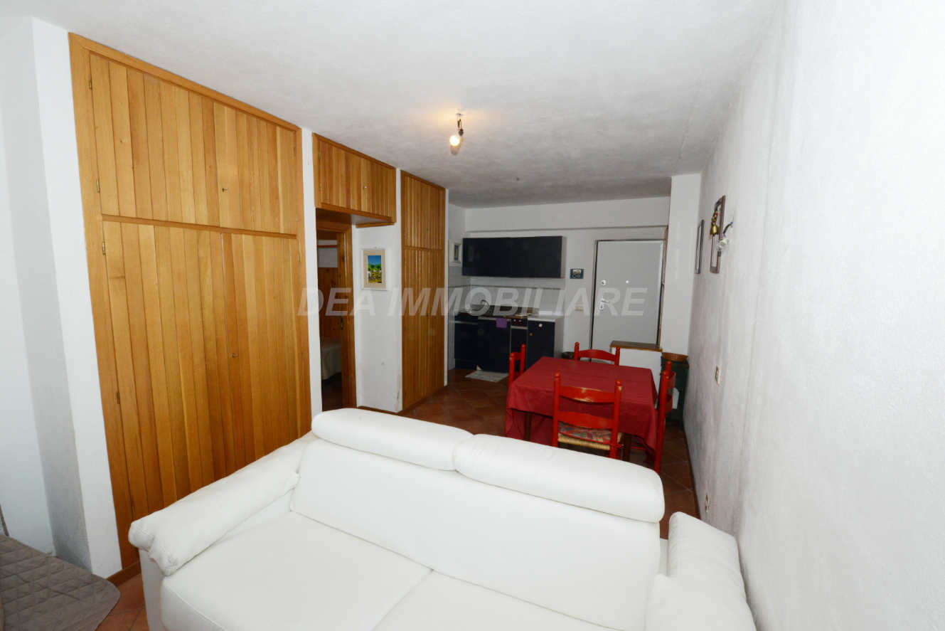 poggio_dei_pini_d_soggiorno_con_divano Ovindoli bilocale nel Residence Poggio dei Pini