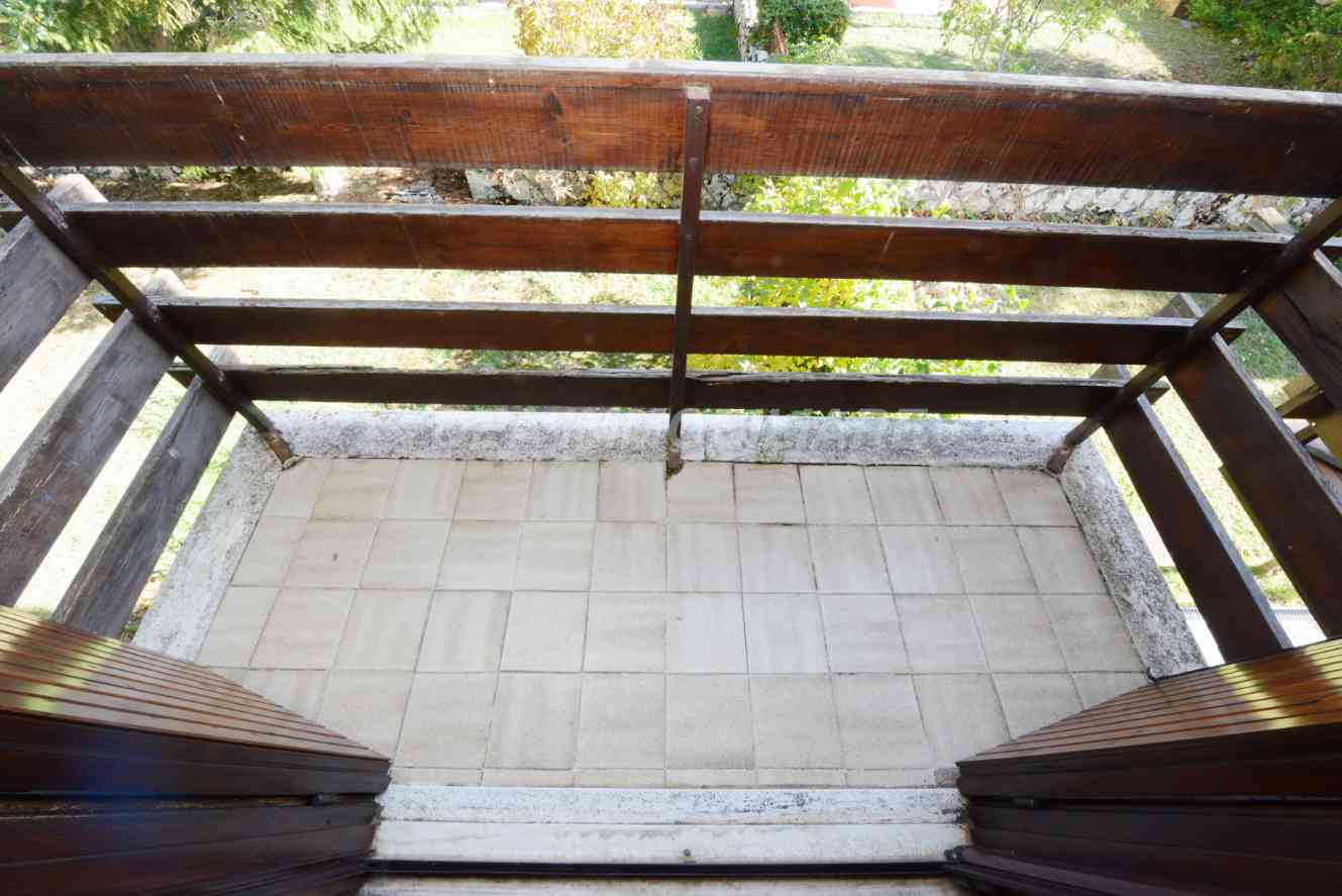 faelli-4-balcone-camera-matrimoniale Ovindoli. Villino quadrifamiliare con giardino e posto auto