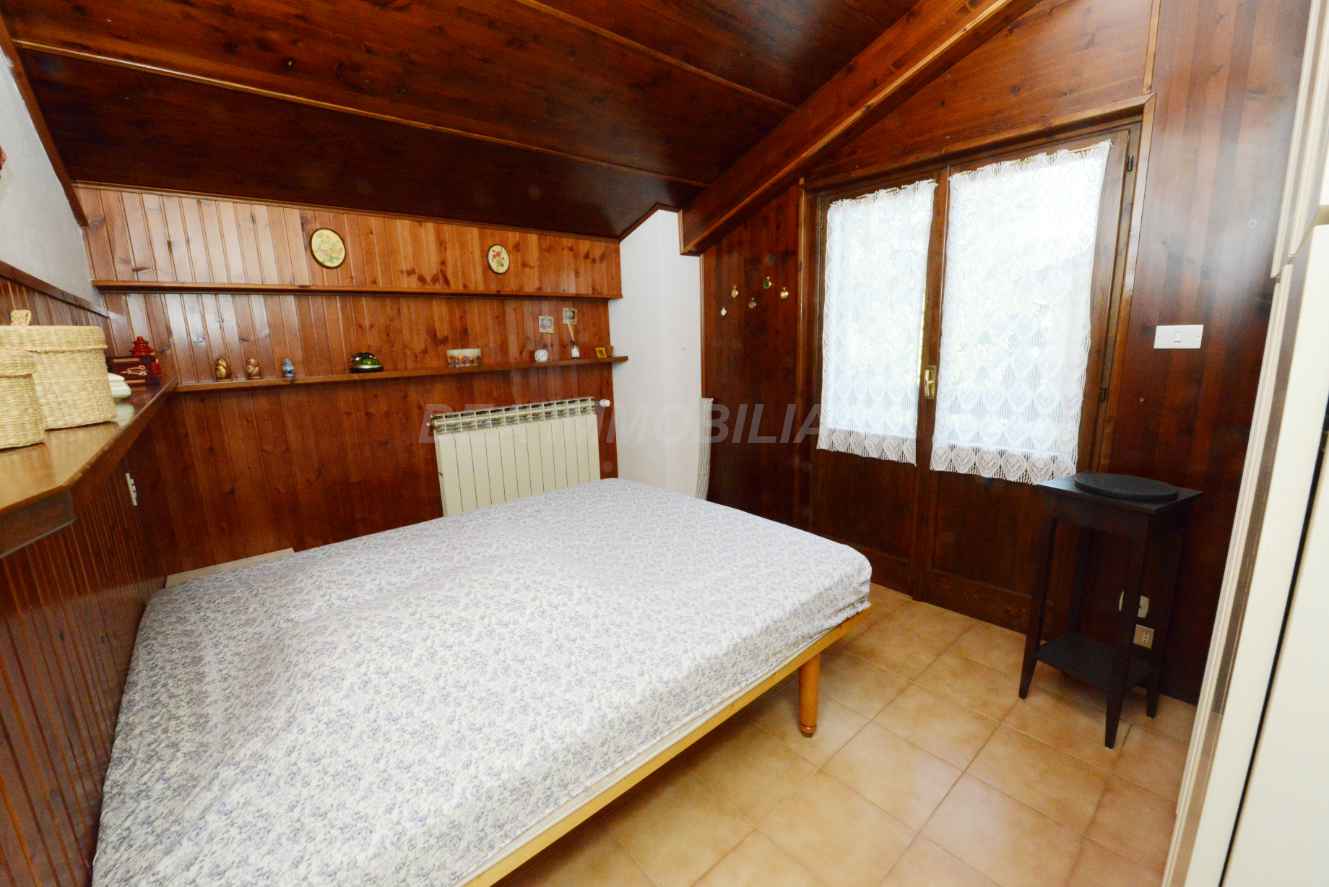 faelli-4-camera-matrimoniale Ovindoli. Villino quadrifamiliare con giardino e posto auto