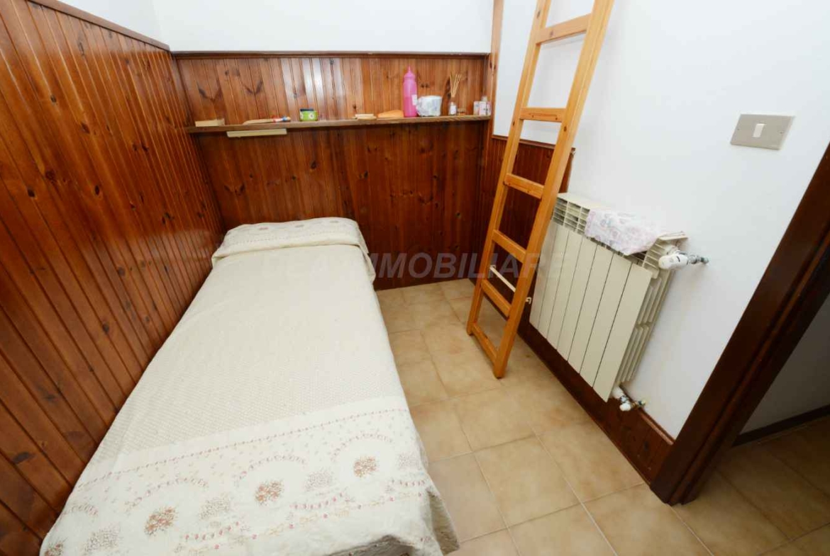 Ovindoli. Villino quadrifamiliare con giardino e posto auto