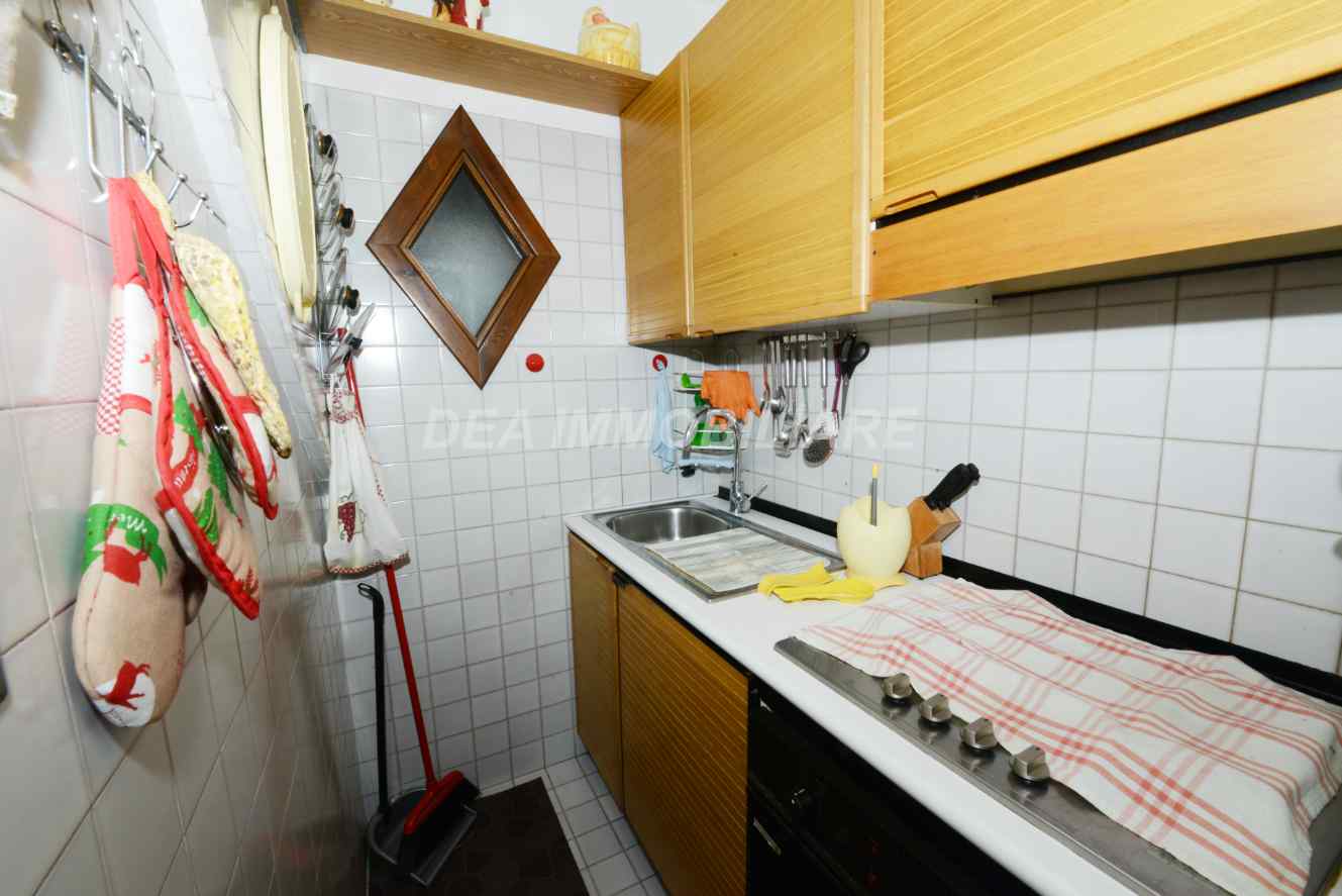 faelli-4-cucinino Ovindoli. Villino quadrifamiliare con giardino e posto auto