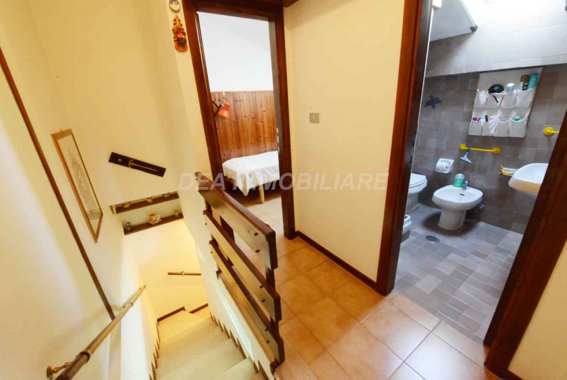 Ovindoli. Villino quadrifamiliare con giardino e posto auto