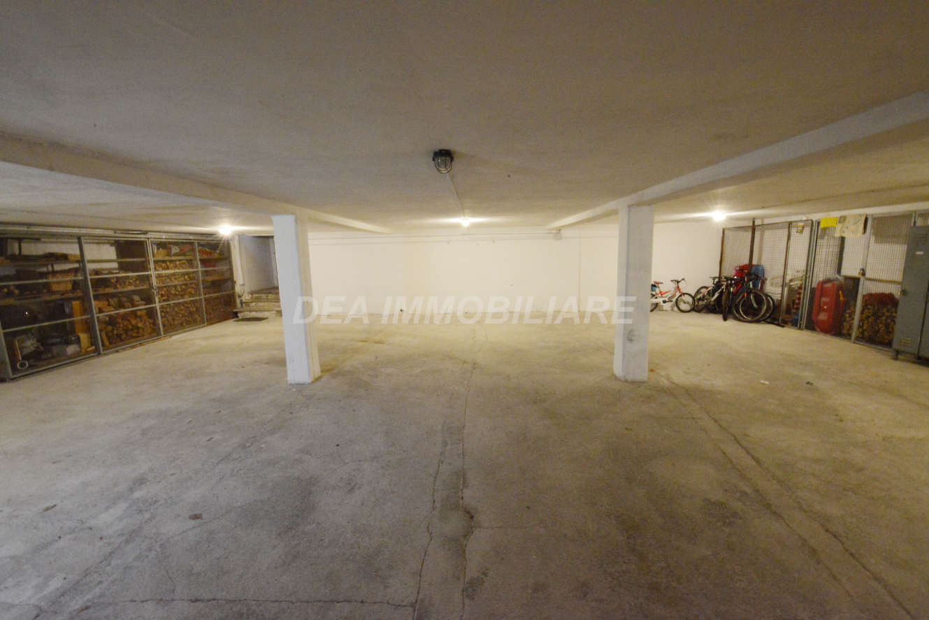 faelli-4-garage-coperto Ovindoli. Villino quadrifamiliare con giardino e posto auto