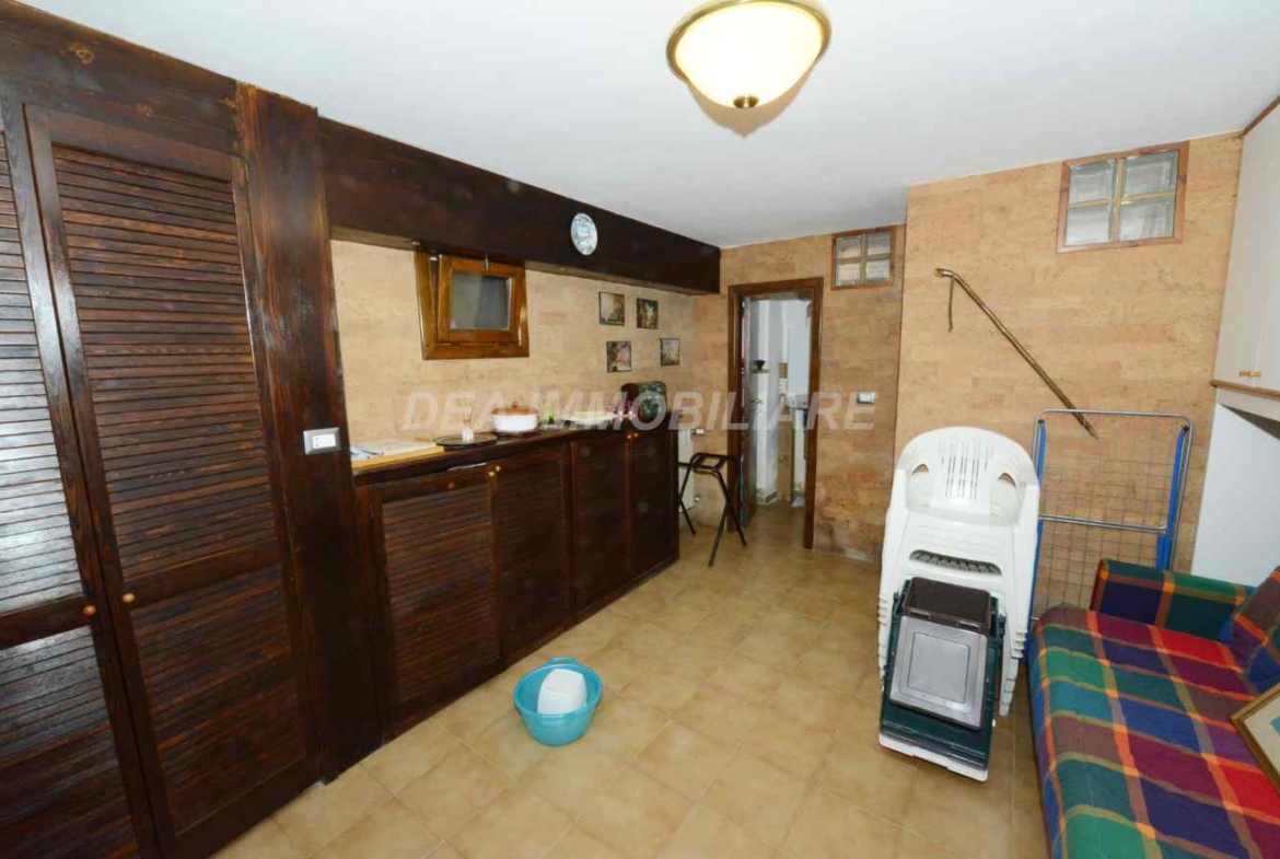 Ovindoli. Villino quadrifamiliare con giardino e posto auto