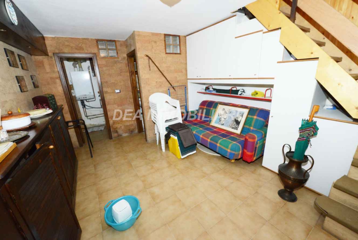 Ovindoli. Villino quadrifamiliare con giardino e posto auto