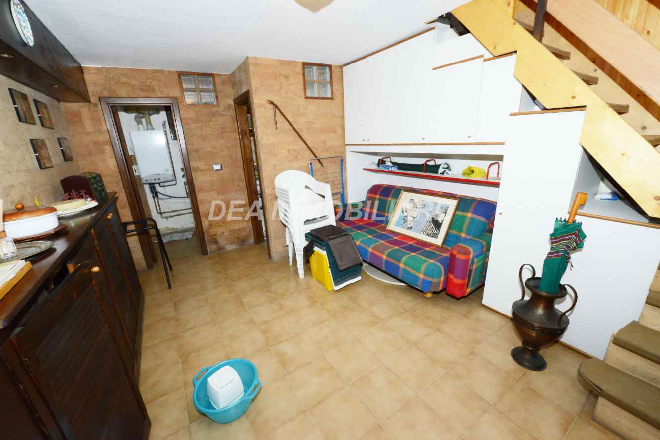 faelli-4-grottino-con-servizio Ovindoli. Villino quadrifamiliare con giardino e posto auto