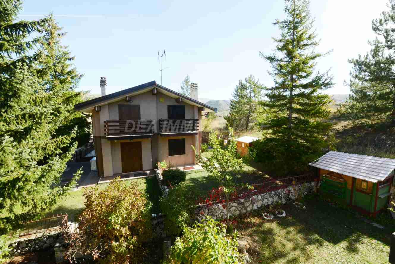 faelli-4-panorama-est Ovindoli. Villino quadrifamiliare con giardino e posto auto