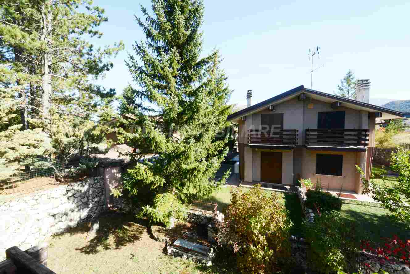 faelli-4-panorama-nord-est Ovindoli. Villino quadrifamiliare con giardino e posto auto