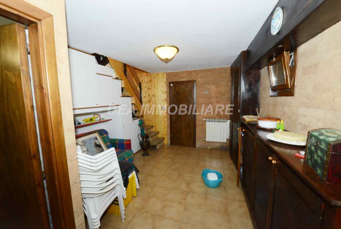 Ovindoli. Villino quadrifamiliare con giardino e posto auto