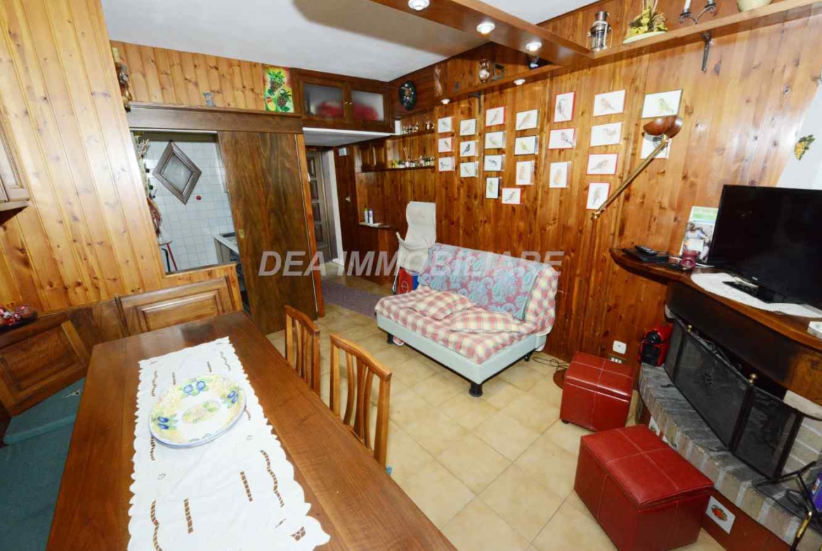 Ovindoli. Villino quadrifamiliare con giardino e posto auto