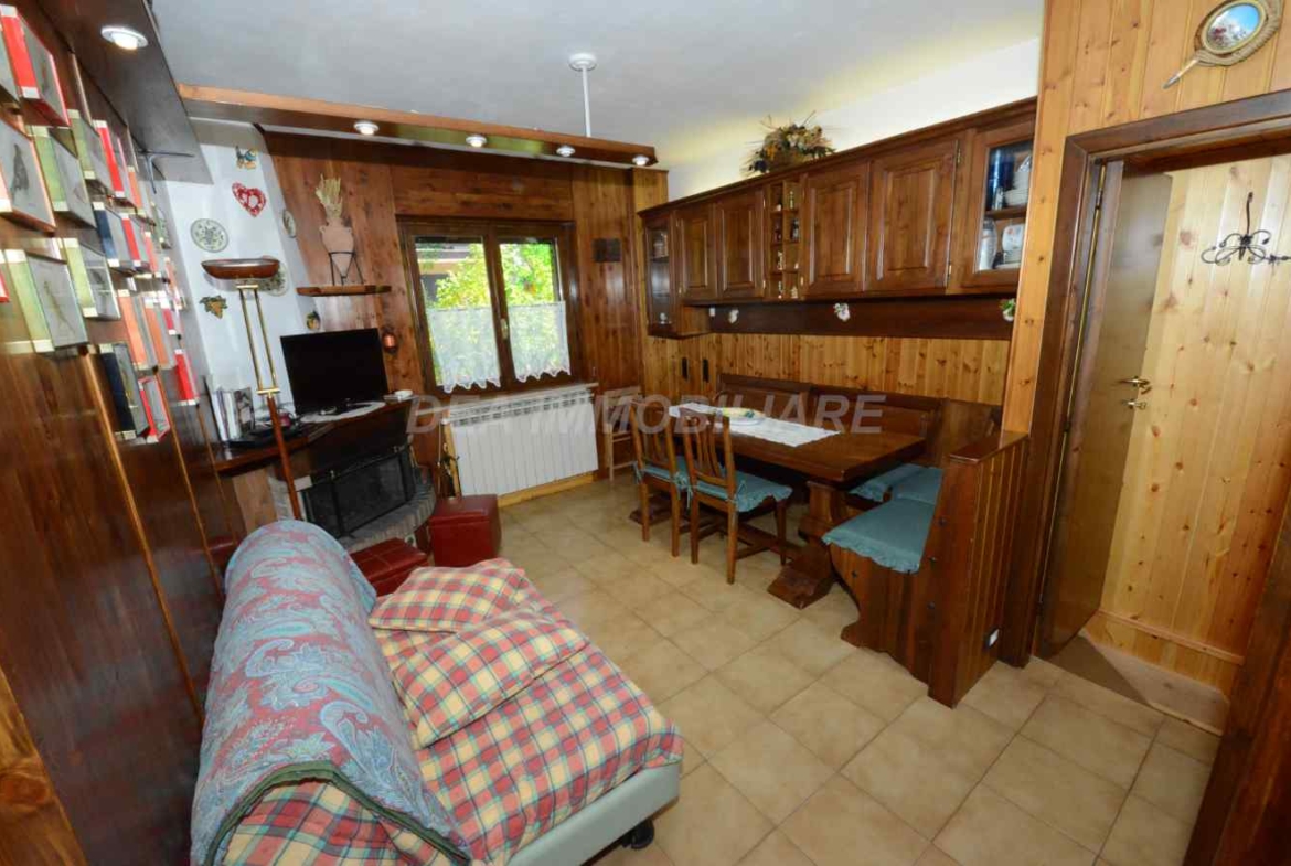 Ovindoli. Villino quadrifamiliare con giardino e posto auto