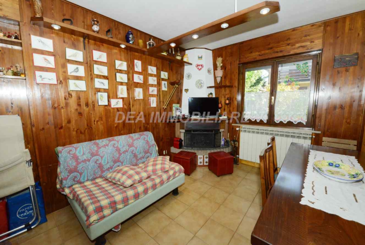 Ovindoli. Villino quadrifamiliare con giardino e posto auto