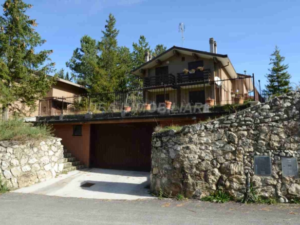 Villino quadrifamiliare in Via faelli con giardino e posto auto coperto
